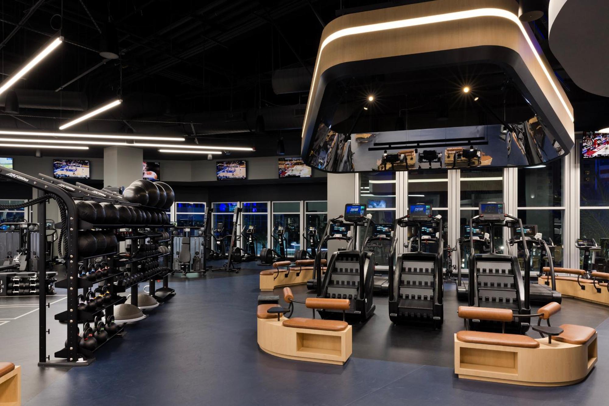 Fontainebleau Las Vegas Exterior foto The Fitness Center at the 2019 Texas Longhorn Center