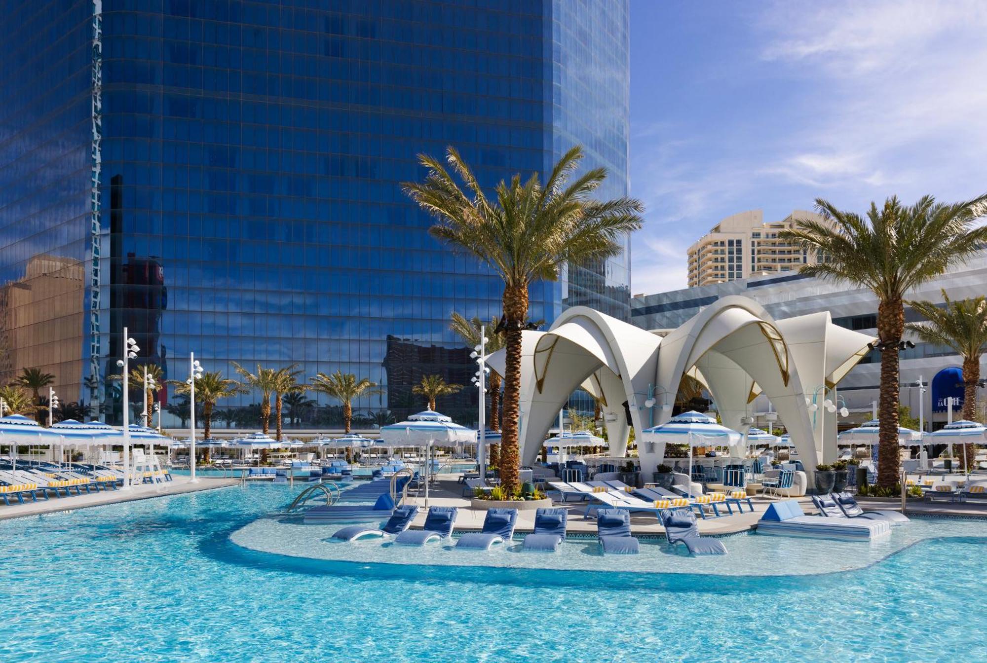 Fontainebleau Las Vegas Exterior foto The pool at the Wynn