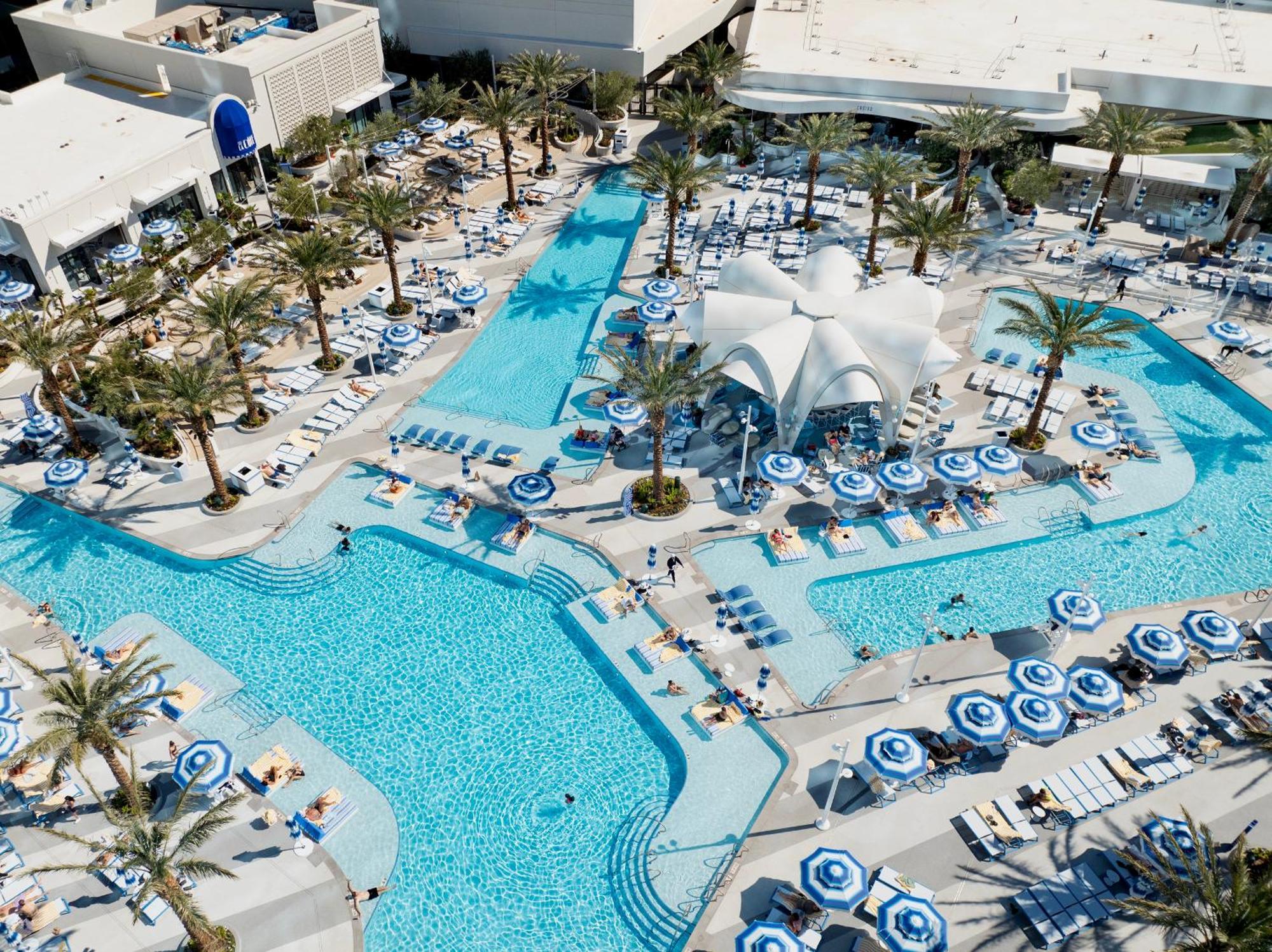 Fontainebleau Las Vegas Exterior foto The pool at the Wynn
